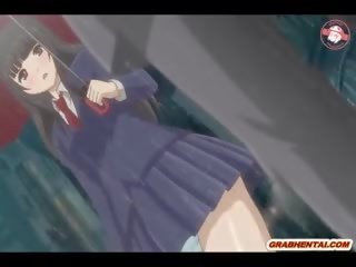 Japoniškas anime mokinukė gauna sunkimas jos papai ir pirštas