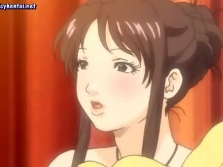 Trīs krūtainas anime babes kam grupa sekss