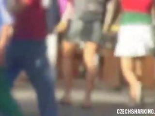 捷克语 业余 女孩 sharked 上 该 街道